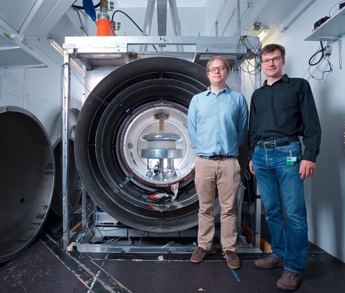 Profs. Drs Florian Piegsa and Klaus Kirch in front of the nEDM experiment